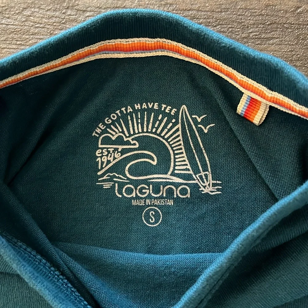 😎 Two Laguna tees 😎 - tropical theme men’s size small - great condition - Picture 8 of 10